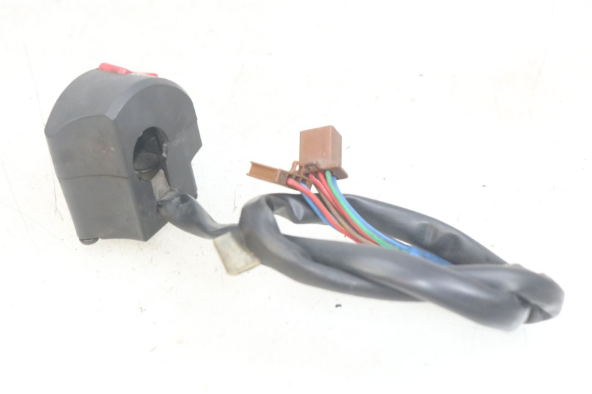 photo de RIGHT HANDLEBAR SWITCH YAMAHA FZS FAZER 600 (1998 - 2001)