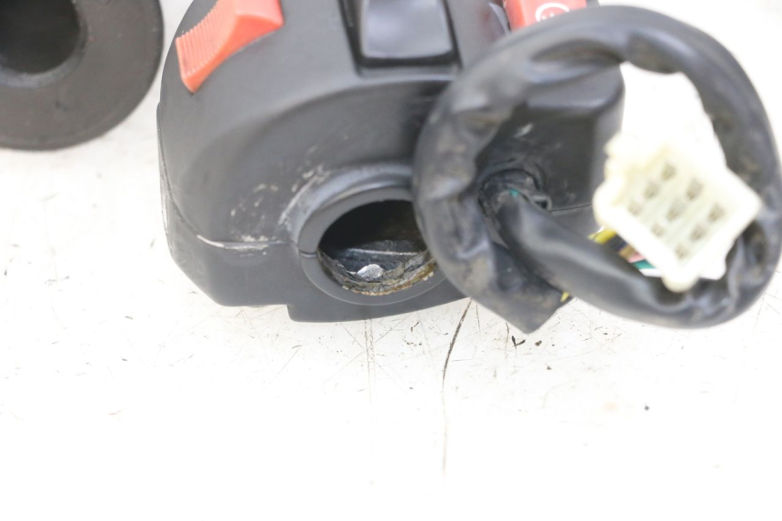 photo de RIGHT SWITCH GOES WIKI 125 (2010 - 2015) - Technical close-up