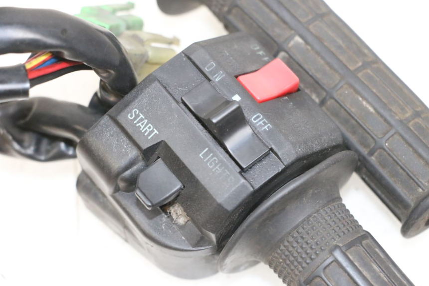photo de RIGHT SWITCH KAWASAKI GPX R WARBIRD 600 (1988 - 1993) - Technical close-up