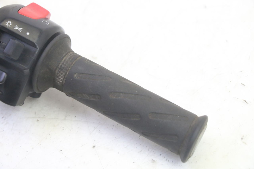 photo de RIGHT SWITCH SUZUKI GSF N BANDIT 600 (1996 - 1999) - Zoom on usage condition