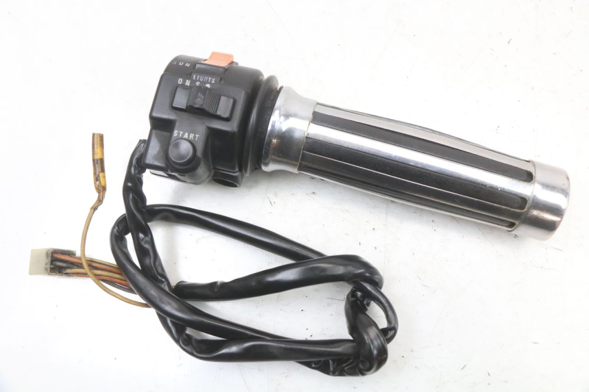 photo de RIGHT SWITCH SUZUKI GSX E 250 (1982 - 1983)