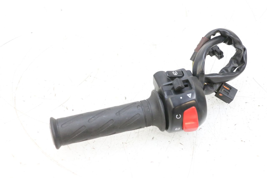 photo de RIGHT SWITCH SUZUKI GSXR GSX-R 1000 (2003 - 2004) - Additional view of the item