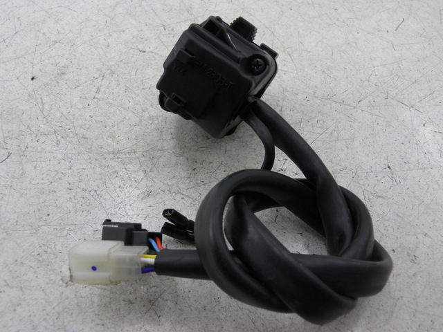 photo de RIGHT SWITCH HONDA CBF 125 (2009 - 2015)