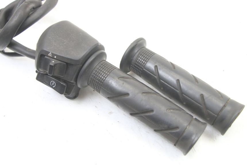 photo de RIGHT HANDLEBAR SWITCH HONDA FES S-WING SWING ABS 125 (2007 - 2015)