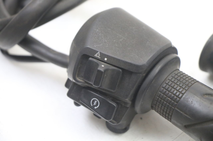 photo de RIGHT HANDLEBAR SWITCH HONDA FES S-WING SWING ABS 125 (2007 - 2015)