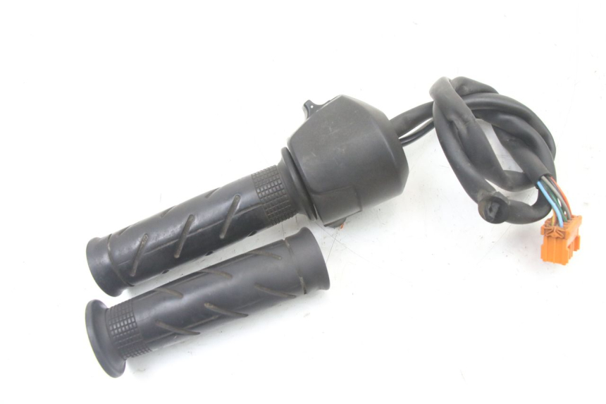 photo de RIGHT HANDLEBAR SWITCH HONDA FES S-WING SWING ABS 125 (2007 - 2015)