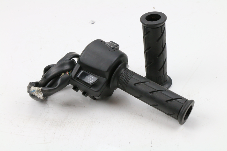 photo de RIGHT SWITCH HONDA PCX (JF28) 125 (2009 - 2011)