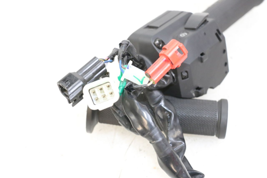 photo de RIGHT SWITCH HUSQVARNA SVARTPILEN 401 (2018 - 2023)