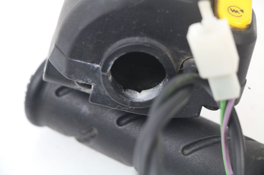 photo de RIGHT SWITCH PEUGEOT JET FORCE CARBU 50 (2003 - 2016)