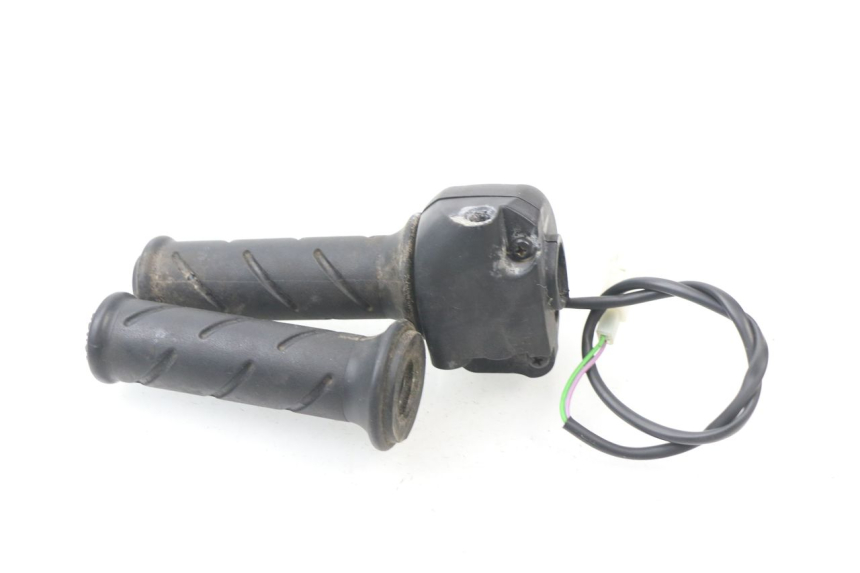 photo de RIGHT SWITCH PEUGEOT JET FORCE CARBU 50 (2003 - 2016)