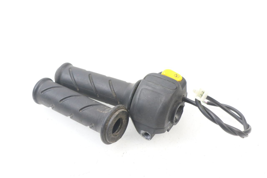 photo de RIGHT SWITCH PEUGEOT JET FORCE CARBU 50 (2003 - 2016)