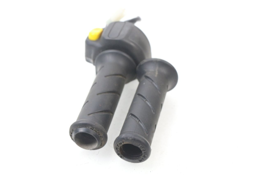 photo de RIGHT SWITCH PEUGEOT JET FORCE CARBU 50 (2003 - 2016)