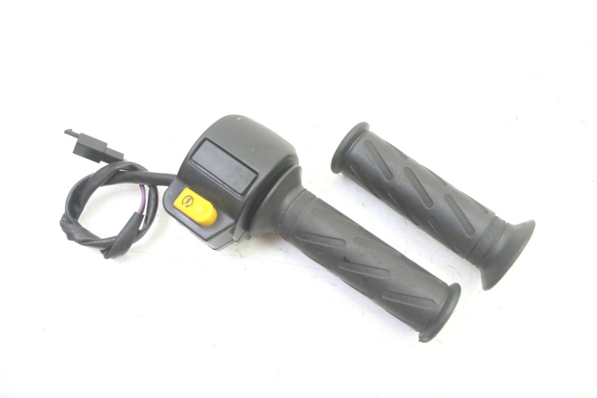 photo de RIGHT HANDLEBAR SWITCH PEUGEOT KISBEE 2T 50 (2010 - 2017)