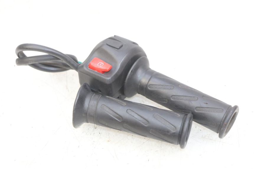 photo de RIGHT HANDLEBAR SWITCH PEUGEOT KISBEE 4T 50 (2018 - 2022)