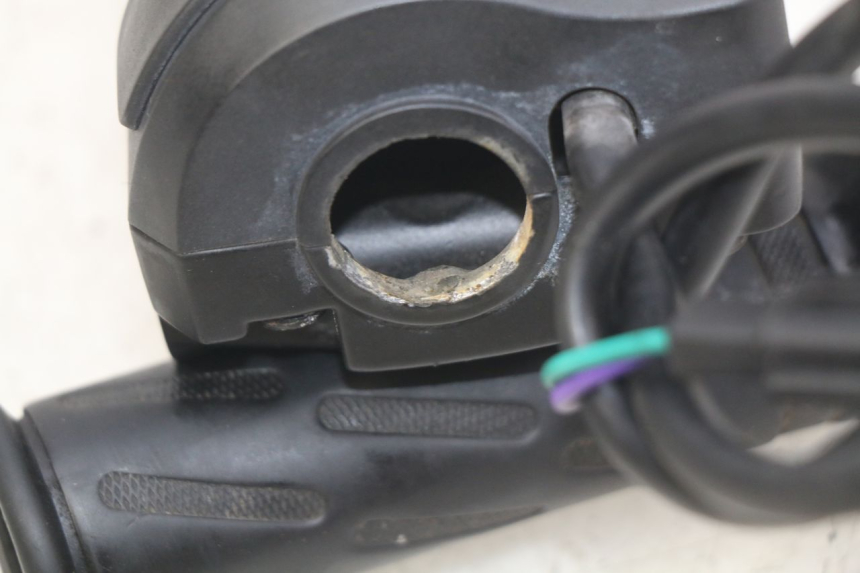 photo de RIGHT HANDLEBAR SWITCH PEUGEOT KISBEE 4T 50 (2018 - 2022)