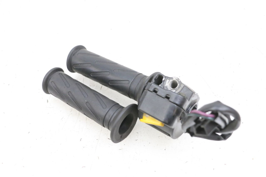 photo de RIGHT HANDLEBAR SWITCH PEUGEOT KISBEE 4T 50 (2010 - 2017)