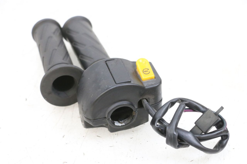 photo de RIGHT HANDLEBAR SWITCH PEUGEOT KISBEE 4T 50 (2010 - 2017)