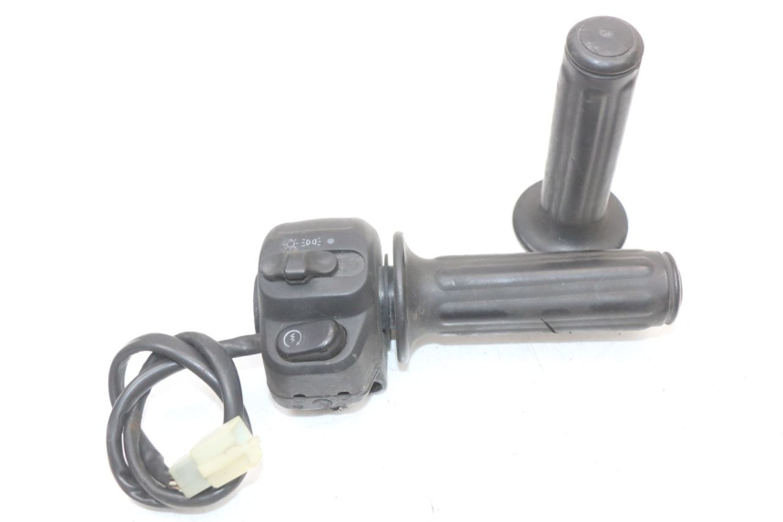 photo de RIGHT SWITCH RENAULT KOURANOS 125 (2001 - 2004)