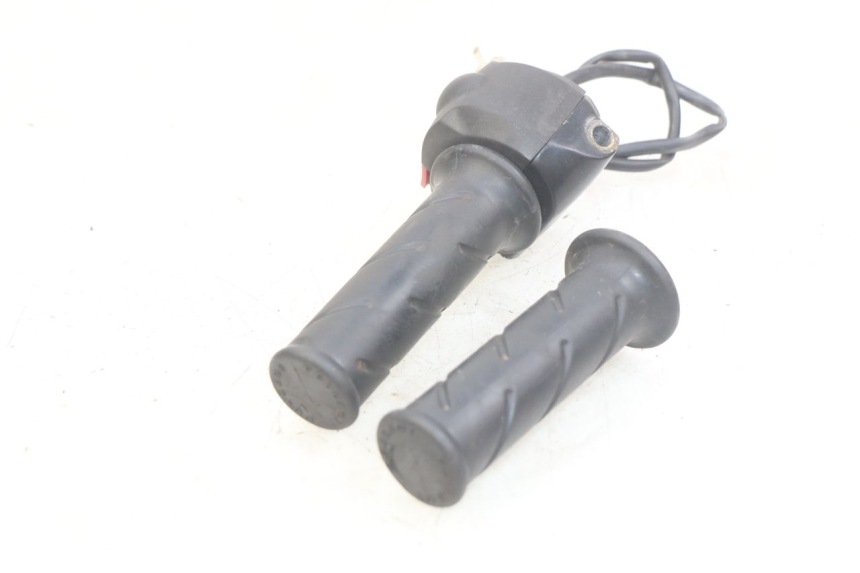 photo de RIGHT HANDLEBAR SWITCH PEUGEOT LUDIX 50 (2005 - 2007)