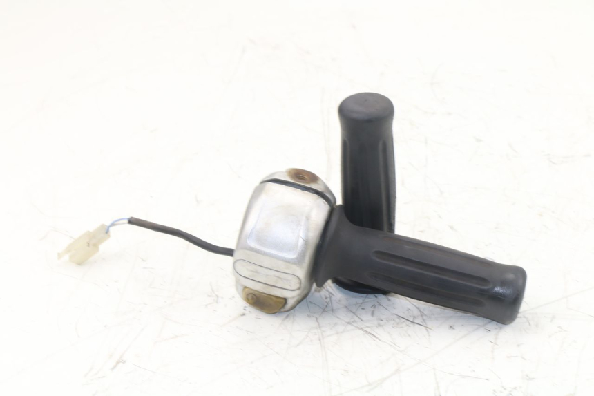 photo de RIGHT HANDLEBAR SWITCH MBK FLIPPER 50 (2004 - 2012)