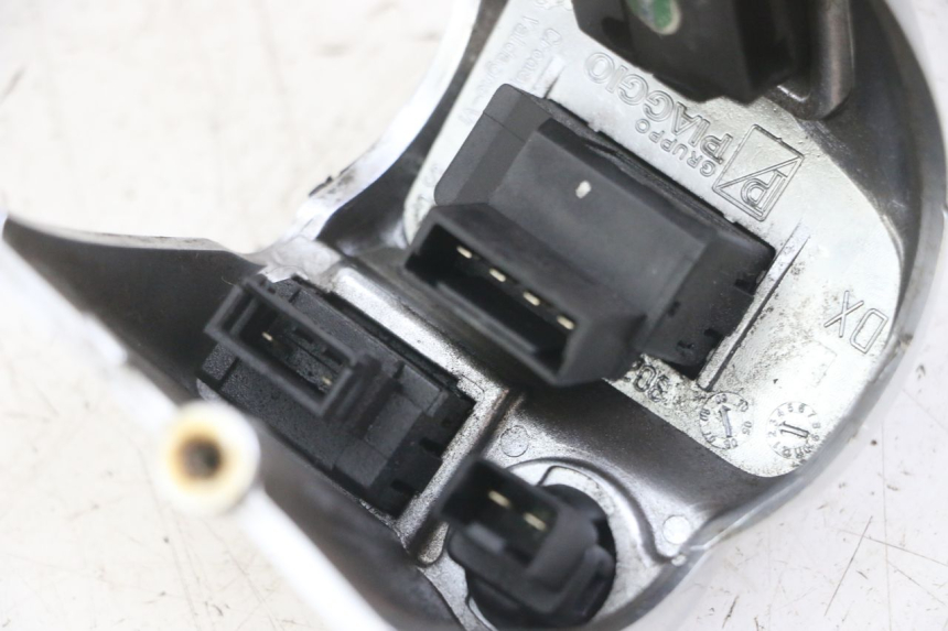 photo de RIGHT SWITCH PIAGGIO MP3 LT 400 (2007 - 2012)
