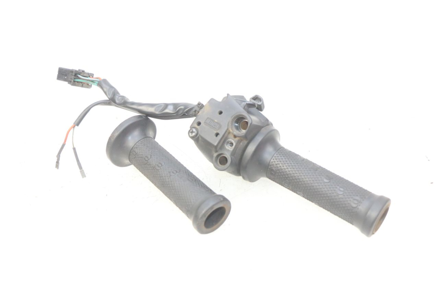 photo de RIGHT HANDLEBAR SWITCH GILERA NEXUS 125 (2009 - 2013)