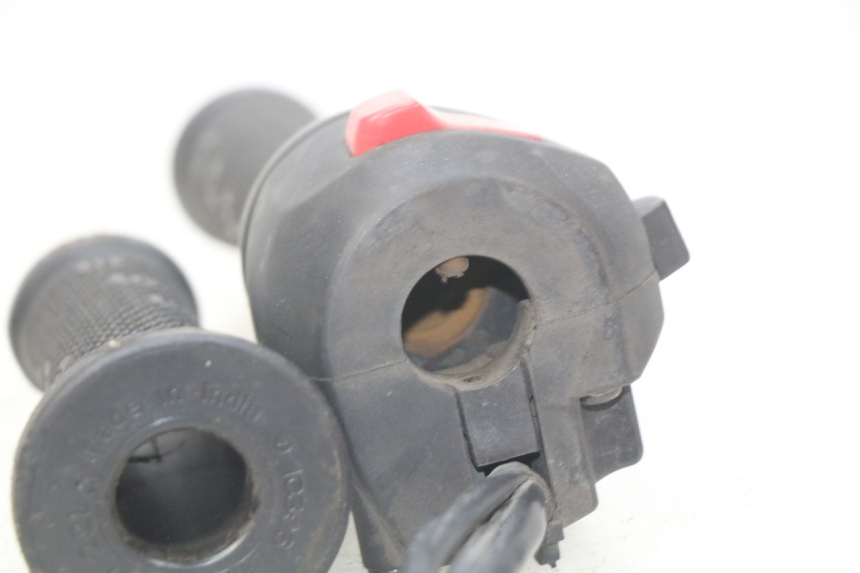 photo de RIGHT HANDLEBAR SWITCH GILERA NEXUS 125 (2009 - 2013)