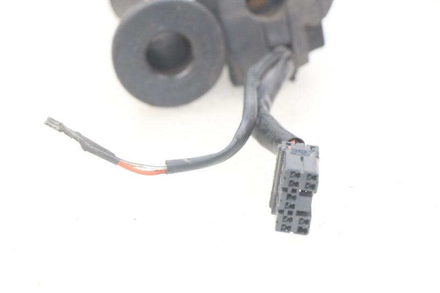 photo de RIGHT HANDLEBAR SWITCH GILERA NEXUS 125 (2009 - 2013)