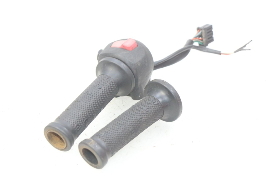 photo de RIGHT HANDLEBAR SWITCH GILERA NEXUS 125 (2009 - 2013)