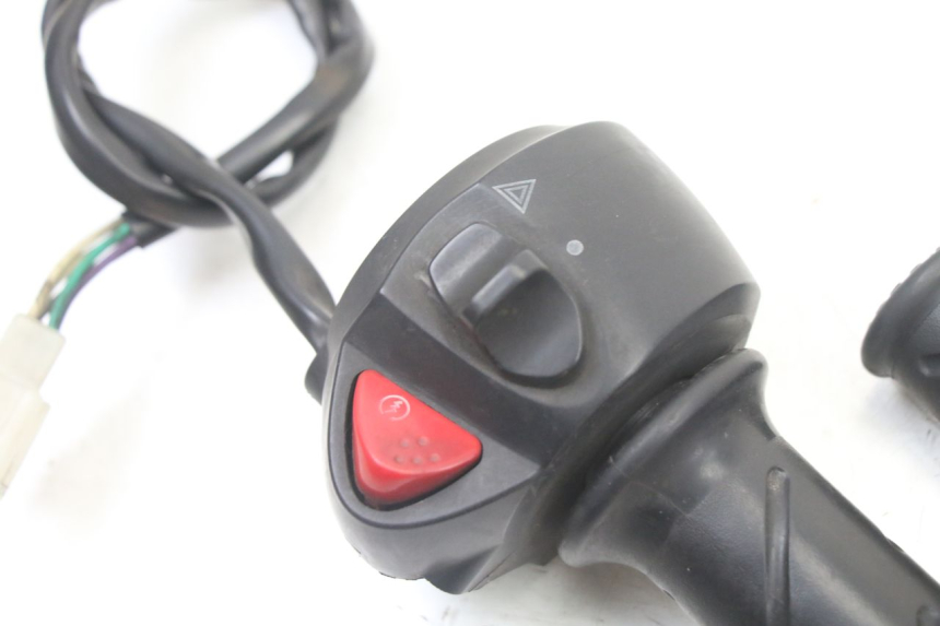 photo de RIGHT HANDLEBAR SWITCH PEUGEOT CITYSTAR 125 (2011 - 2017)