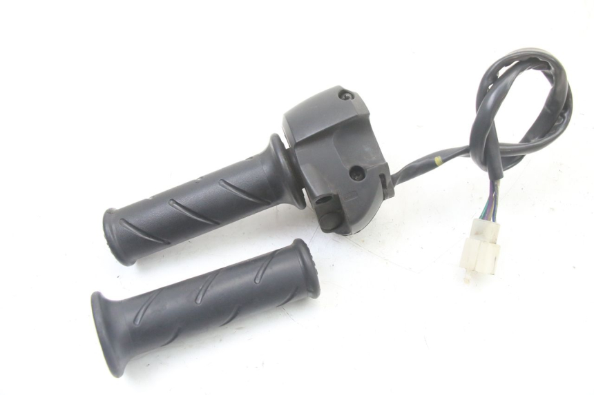 photo de RIGHT HANDLEBAR SWITCH PEUGEOT CITYSTAR 125 (2011 - 2017)