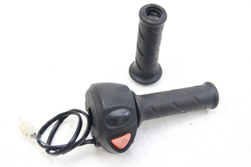 photo de RIGHT HANDLEBAR SWITCH PEUGEOT ELYSTAR 50 (2002 - 2014)