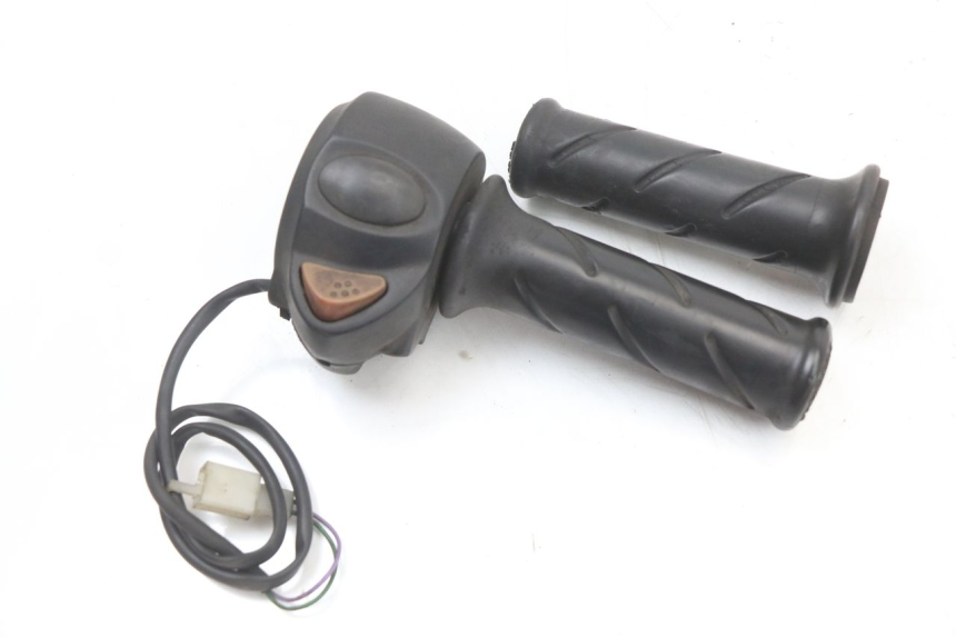 photo de RIGHT HANDLEBAR SWITCH PEUGEOT ELYSTAR 50 (2002 - 2014)