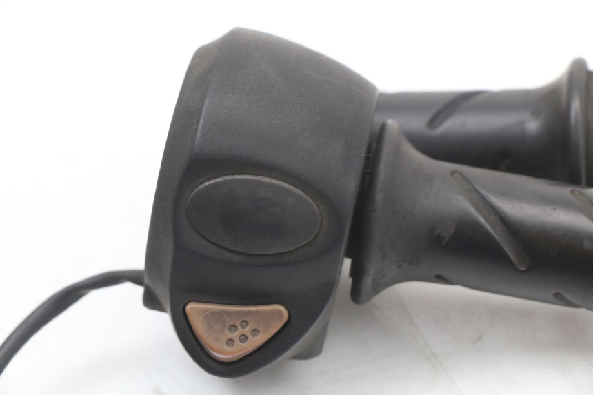 photo de RIGHT HANDLEBAR SWITCH PEUGEOT ELYSTAR 50 (2002 - 2014)