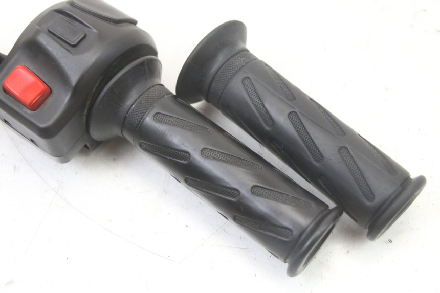 photo de RIGHT HANDLEBAR SWITCH PEUGEOT KISBEE 4T 50 (2018 - 2022)