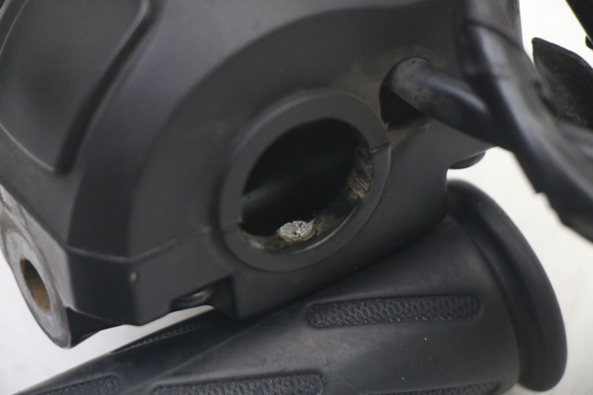 photo de RIGHT HANDLEBAR SWITCH PEUGEOT KISBEE 4T 50 (2018 - 2022)