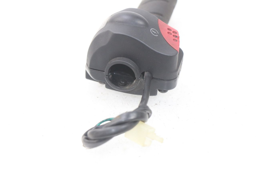 photo de RIGHT HANDLEBAR SWITCH PEUGEOT LUDIX 50 (2008 - 2017)