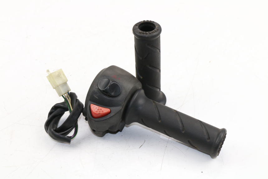 photo de RIGHT HANDLEBAR SWITCH PEUGEOT SATELIS COMPRESSOR K15 125 (2006 - 2009)