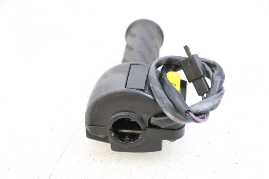 photo de RIGHT SWITCH PEUGEOT SPEEDFIGHT 4 2T 50 (2015 - 2019)