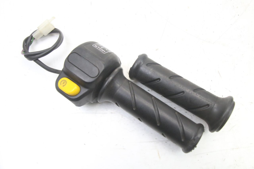 photo de RIGHT HANDLEBAR SWITCH PEUGEOT TKR TREKKER FURIOUS 50 (2005 - 2014)