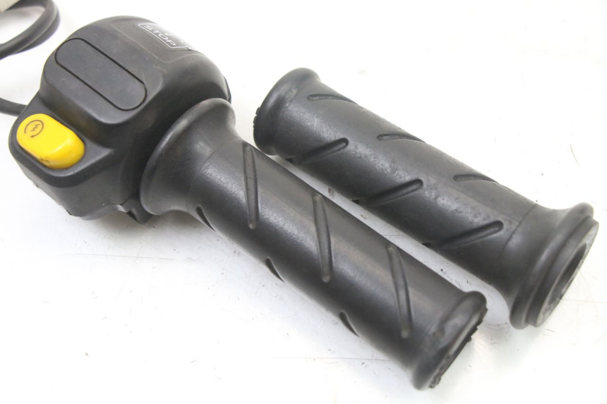 photo de RIGHT HANDLEBAR SWITCH PEUGEOT TKR TREKKER FURIOUS 50 (2005 - 2014)