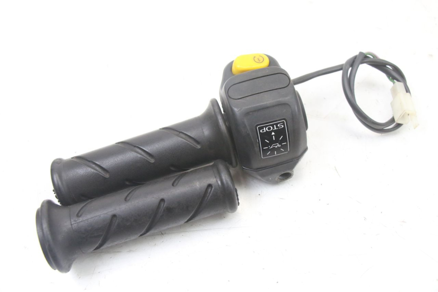 photo de RIGHT HANDLEBAR SWITCH PEUGEOT TKR TREKKER FURIOUS 50 (2005 - 2014)