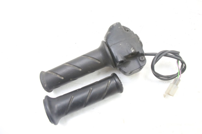 photo de RIGHT HANDLEBAR SWITCH PEUGEOT TKR TREKKER FURIOUS 50 (2005 - 2014)