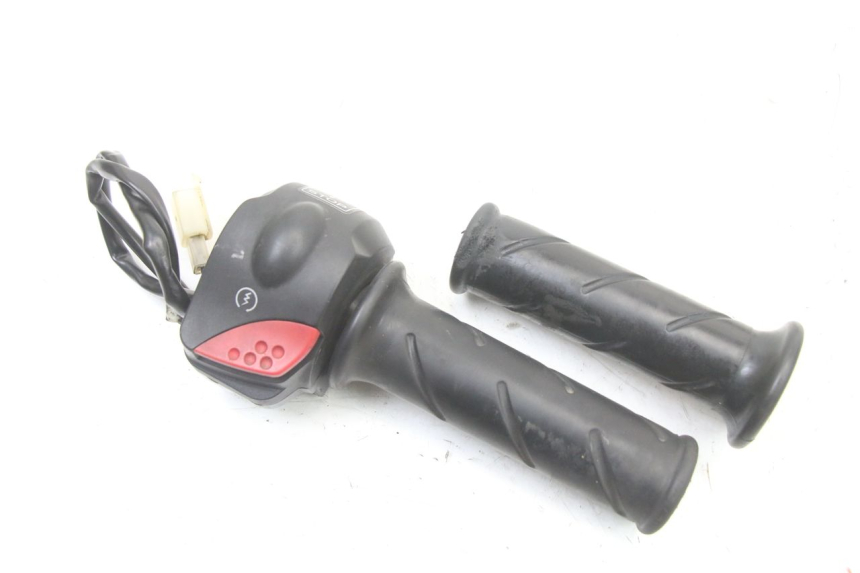 photo de RIGHT SWITCH PEUGEOT TREKKER TKR 50 (2005 - 2014)