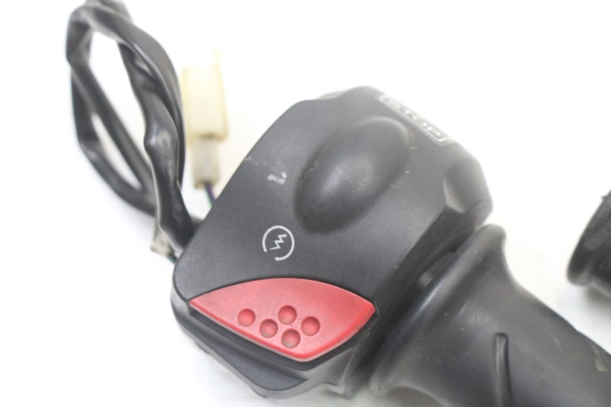 photo de RIGHT SWITCH PEUGEOT TREKKER TKR 50 (2005 - 2014)