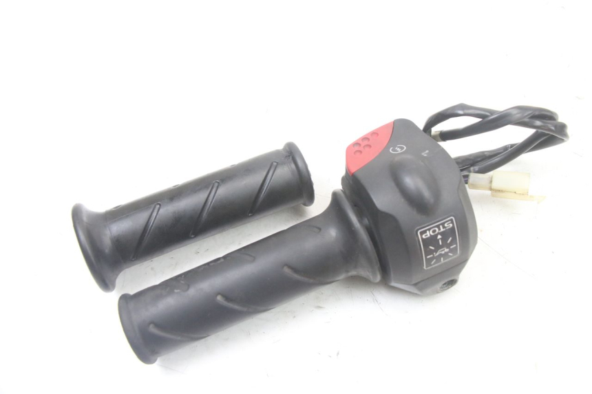 photo de RIGHT SWITCH PEUGEOT TREKKER TKR 50 (2005 - 2014)