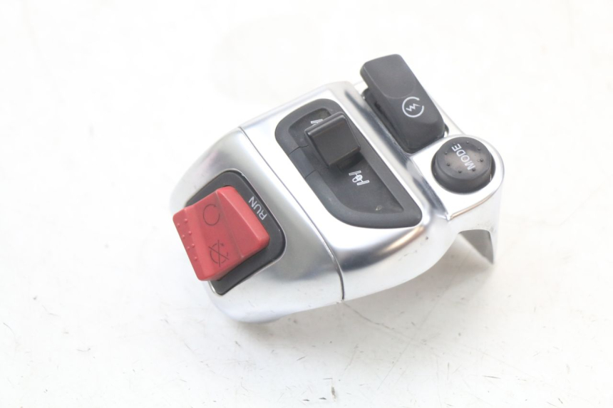 photo de RIGHT SWITCH PIAGGIO MP3 HPE 350 (2018 - 2020)