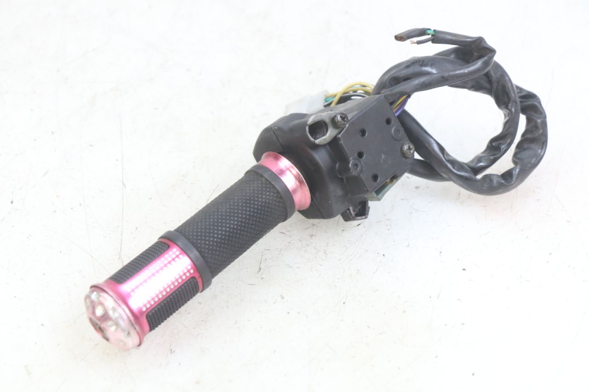 photo de RIGHT HANDLEBAR SWITCH YAMASAKI ROADSTER 50 (2013 - 2018)