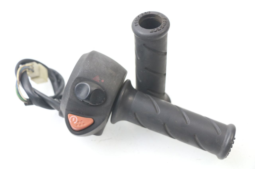 photo de RIGHT HANDLEBAR SWITCH PEUGEOT SATELIS COMPRESSOR K15 125 (2006 - 2009)