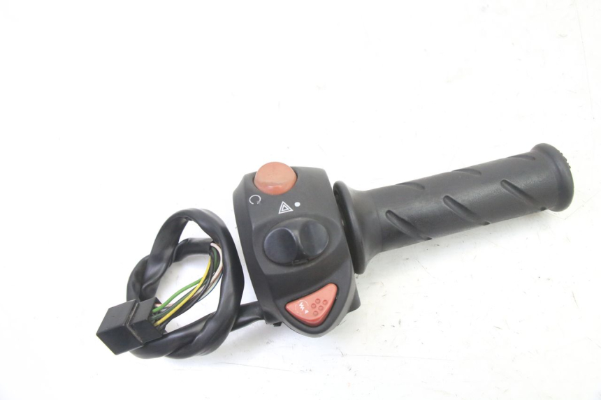 photo de RIGHT SWITCH PEUGEOT SATELIS 125 (2013 - 2018)